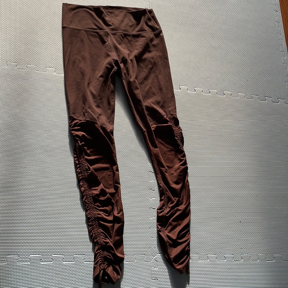 Fabletics brown leggings with ruched legs - L